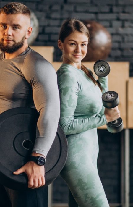 Couple training together at the gym